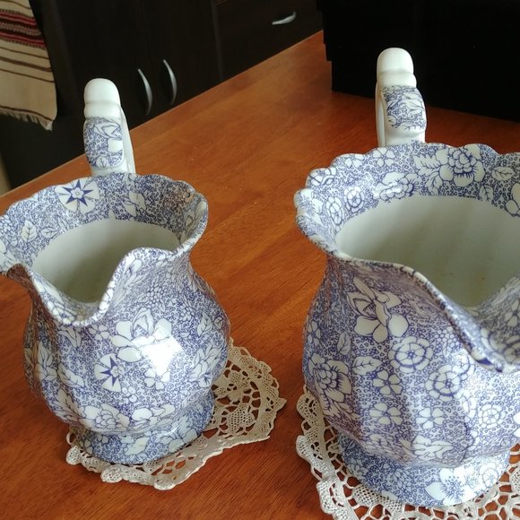 Set of 2 Jar Blue White victorian Floral Ceramic Pitchers 5.5 and 7 inch Ruffled - Picture 8 of 8